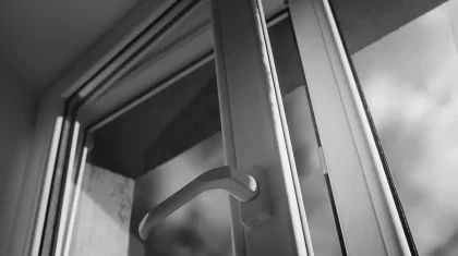 Қарағандыда 17-қабаттан секірмек болған қыз құтқарылды