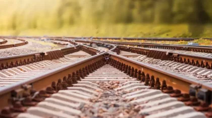 Жамбыл облысында жеңіл көлік жүріп келе жатқан пойызға соғылды