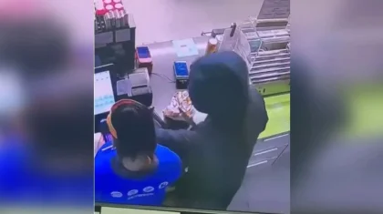 Ақтауда пышақ ұстаған ер адам жанармай бекетін тонап кетті