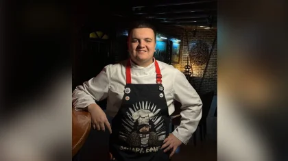 Телешоуға қатысқан аспаз қазақтың қазысын апарып, жюрилерді таңдандырды (ВИДЕО)