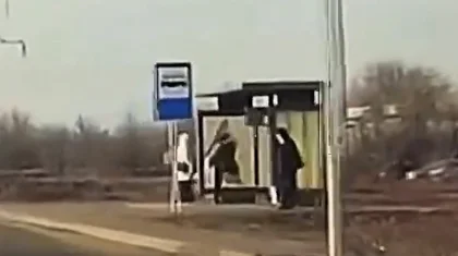 Ақтөбеде ер адам әйелімен ренжісіп қалғаннан кейін аялдаманы сындырып тастады (ВИДЕО)