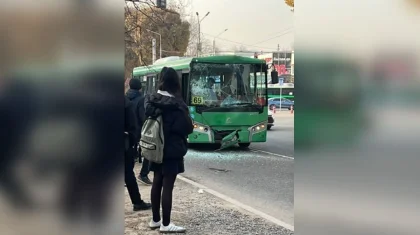 Алматыда екі автобус соқтығысып қалды: зардап шеккендер бар