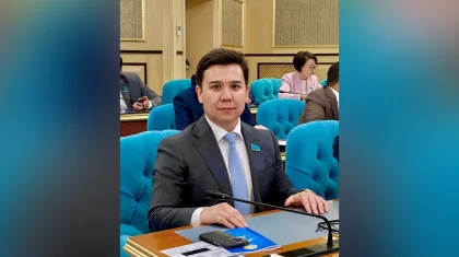 «Өмірін қиындатады»: депутат несие алатын туысына кепіл болатындар туралы маңызды мәлімдеме жасады