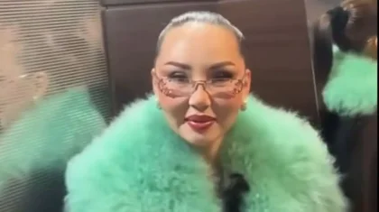 «Мен Алагөзовамын»: Баян Мақсатқызы лифт ішінде ыңғайсыз жағдайға қалды (ВИДЕО)