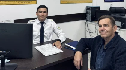 Ақтау тұрғыны интернет алаяқтардан ақшасын қайтарып берген полицейге алғыс айтты