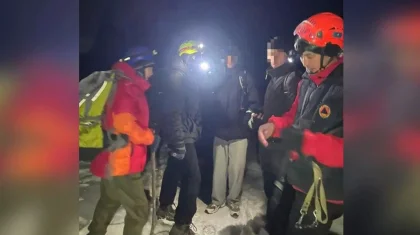 Үлкен Алматы шыңына шыққан екі адам төмен түсе алмай, құтқарушыларды шақыруға мәжбүр болды