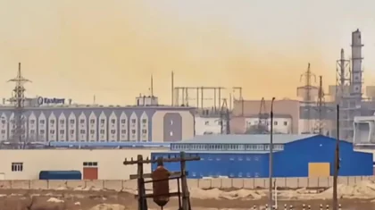 Ақтауда «ҚазАзот» зауытының үстінен сары түсті түтін шықты