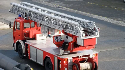 Шымкентте тоғызыншы қабаттағы пәтерден өрт шықты: 10 адам баспалдақпен түсірілді