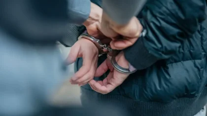 Көкшетауда дүкендер мен жеткізу пунктіне шабуыл жасаған күдікті ұсталды