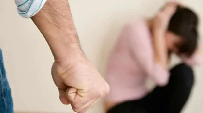 Таразда ер адам баласының көзінше әйелді соққыға жықты