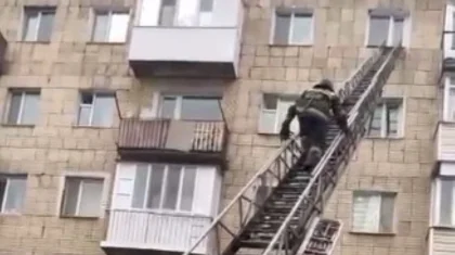 Теміртауда дүкенге шыққан әйел құтқарушылардан көмек сұрауға мәжбүр болды