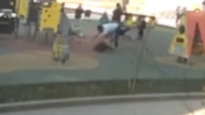 Алматыда аулада жүрген бүлдіршінді теуіп құлатқан ер адам қамауға алынды