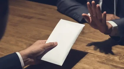 Қазақстанда бір ай ішінде 30-дан астам адам пара бергені үшін ұсталды