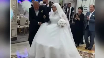 75 жастағы ақсақал «үйлену тойын» өткізіп, жұбайына ақ көйлек кигізді (ВИДЕО)