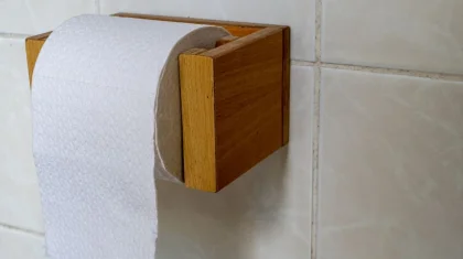 Семейде дәретхана қағазындағы жазуды көрген тұрғындар жағасын ұстады