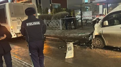 Астанада екі автобус соқтығысып, біреуінің жүргізушісі қаза болды