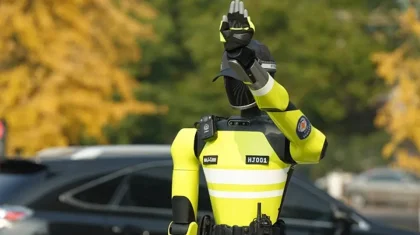 Қытайда робот полицейлер жұмысқа шықты