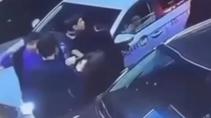 Түркістан облысында шенеунік көшеде біреумен төбелескені үшін жұмысынан қуылуы мүмкін (ВИДЕО)