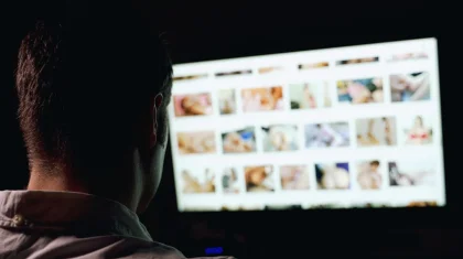 «Интимдік суреттерін таратып жіберген»: ер адам экс-әйелін айыптап, ірі көлемде ақша талап етті