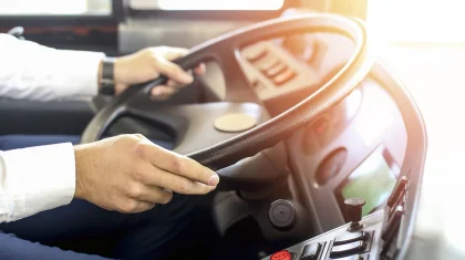 Астанада жасөспірімдер автобус жүргізушісіне бұрыш балонын шашып кетті