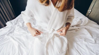 Ақтөбеде ер адам көршісінің үйінен халатпен келген әйелін пышақтап тастады