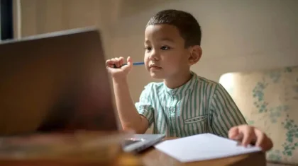 Астанада екінші ауысымның бастауыш сынып оқушылары сабағын онлайн оқитын болды