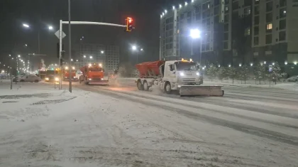 Астанада аязды түні қар күреуге жүздеген жол жұмысшысы жұмылдырылды