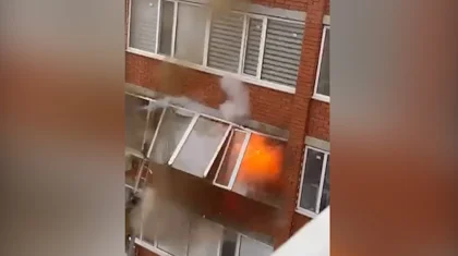 Оралда көпқабатты үйде адам шошырлық жарылыс болып, балконының күл-талқанын шығарды (ВИДЕО)