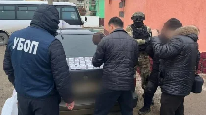 10 мың доллар талап еткен: Қызылорда облысында екі ер адам көршілерін бопсалап келген