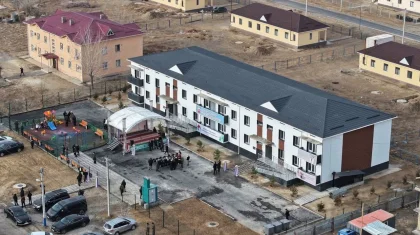 «Қазатомөнеркәсіп» апаттық жағдайда тұрған баспанада өмір сүрген отбасыларға жаңа шаңырақ сыйлады