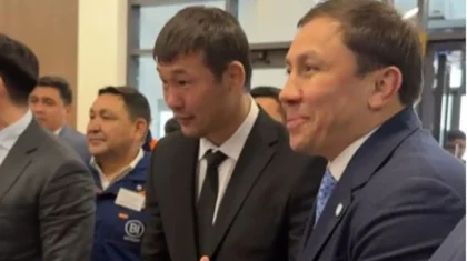 Кәмпитті қалтасына салып алған Шавкат Рахмонов жұрттың ыстық ықыласына бөленді (ВИДЕО)