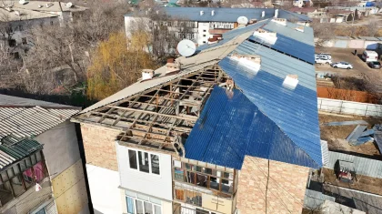 Қонаевта төтенше жағдай: дүлей боран біраз үйдің шатырын қиратып кетті