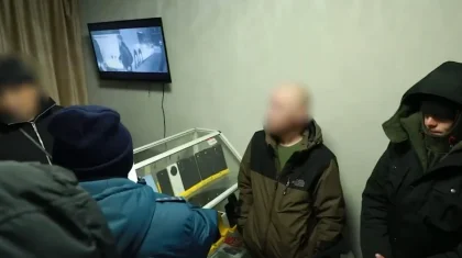 «Ұрланғандары бар»: Астана полициясы бутиктерді жаппай тексеріп, 600 телефонды тәркілеп әкетті (ВИДЕО)