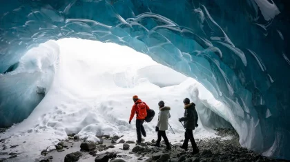 ШҚО-да тауға көңіл көтеруге шыққан 9 турист адасып кетіп, үсіп өле жаздады