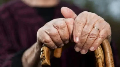 Қазақстанда 110 жастағы екі әженің үйіне чемодан ұстаған адамдардың не үшін барғаны белгілі болды