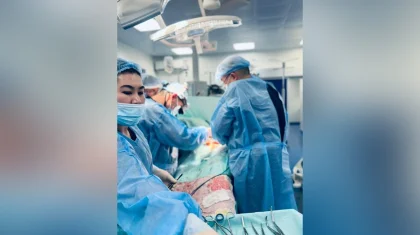 «Бір бүйрегін кесіп алып, ағзасына қайта салдық»: Шымкент дәрігерлері ерекше операция жасады