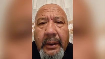 «Ұлым буындырып өлтірмекші»: Түркістан облысында тағы бір ер адам қарт әкесіне қол жұмсаған (ВИДЕО)