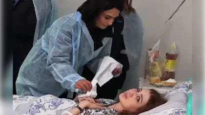 Ақтаудағы ұшақ апаты: тірі қалған бортсерік бір жылдан кейін жұмысына қайта оралды (ВИДЕО)