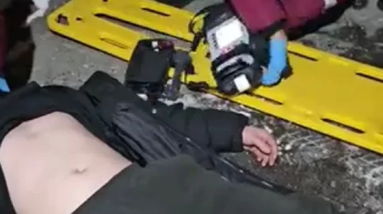 Өскеменде домофон есігін ұстаған жас жігітті тоқ соғып, жүрегі тоқтап қалды