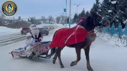 Абай облысында Аяз ата мен Ақшақар ат-шанамен келді (ВИДЕО)