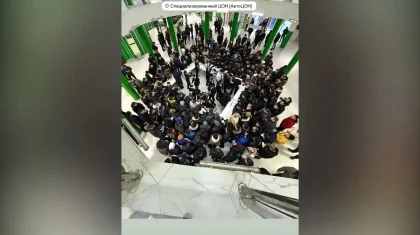 Атырау мен Ақтауда «әдемі нөмірге» таласқандар таңғы бестен бері кезекте тұр (ВИДЕО)