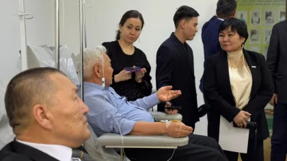 Мәжіліс депутаттары Астанадағы ардагерлерге арналған госпитальге барды