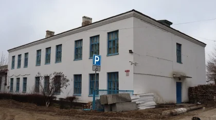 Мәжіліс депутаттары Тараздағы мектептің жаңа ғимаратының құрылысымен танысты