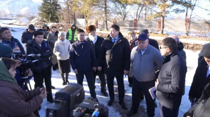 «Жазда жағдай тіпті қиындайды»: Талғарда 4 жылдан бері салынып жатқан су таратқыштың құрылысы тоқтап қалған