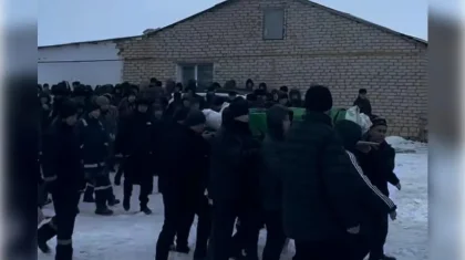 «Мәйіттері қорадан табылған»: Жангелдідегі көршілер ерлі-зайыптыны жер қойнына тапсырды