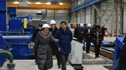 Депутаттар Қарағанды облысында импортты алмастыратын ауқымды өндіріс орнын аралады