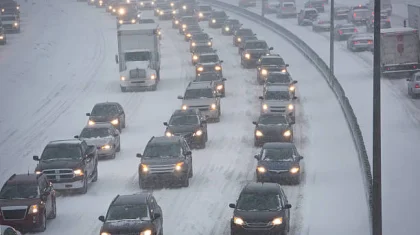 ШҚО тасжолында 80-нен астам көлік: полиция бастаған автоколонна қауіпсіз жерге өтті
