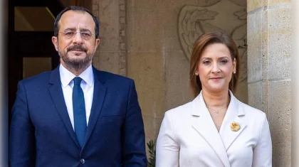 Кипр президентінің әйелі жемқорлық дауы үшін әлеуметтік агенттіктегі қызметінен кетті