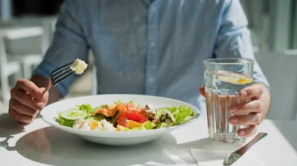 БҚО-да халық ішетін су қауіпті ме? Тексеріс таңбасыз тағам мен сапасыз суды әшкереледі