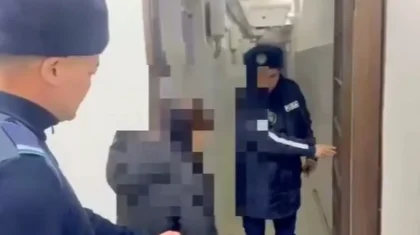 Жаркентте туған баласын батареяға байлап, аяусыз сабаған ана қамауға алынды (ВИДЕО)